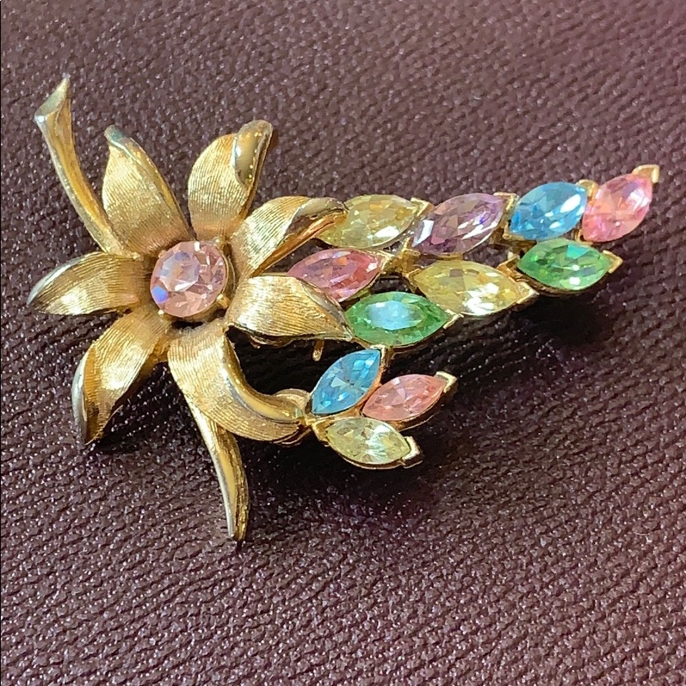 Vintage rhinestone flower leaf brooch unsigned